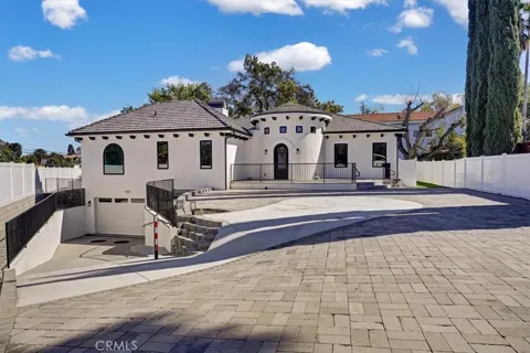 5520 Woodlake