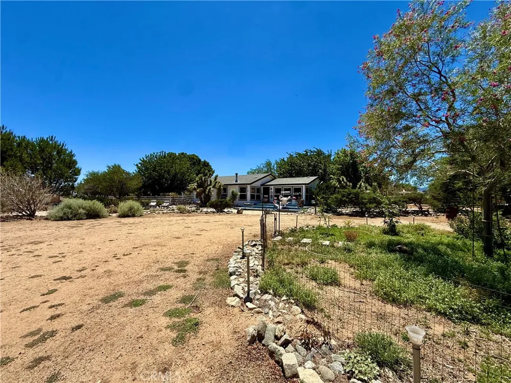 18839 W Avenue B8 Lancaster, CA 93536