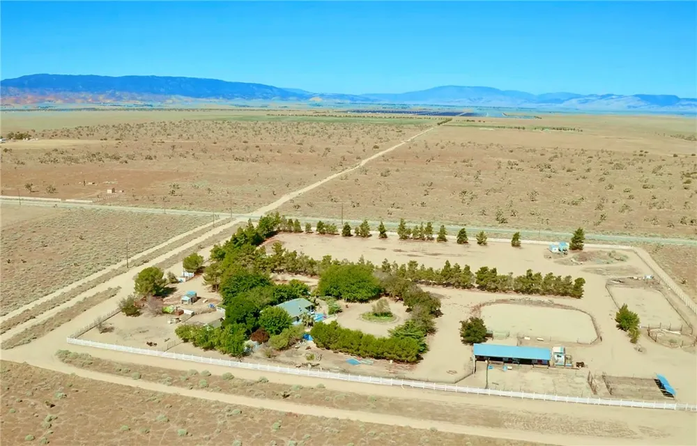 18839 W Avenue B8 Lancaster, CA 93536