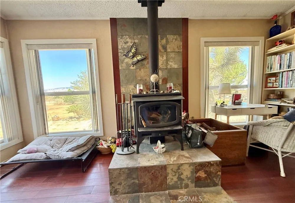 18839 W Avenue B8 Lancaster, CA 93536