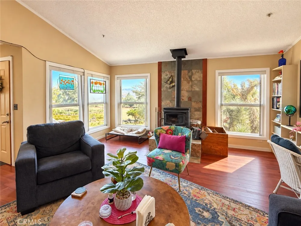18839 W Avenue B8 Lancaster, CA 93536