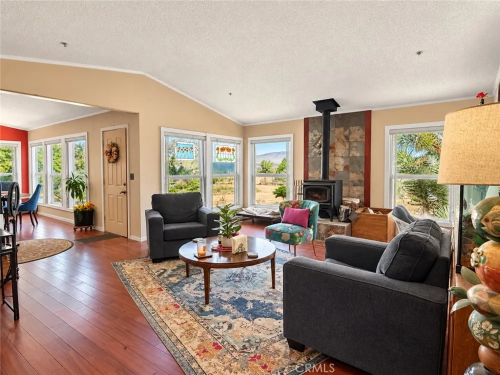 18839 W Avenue B8 Lancaster, CA 93536