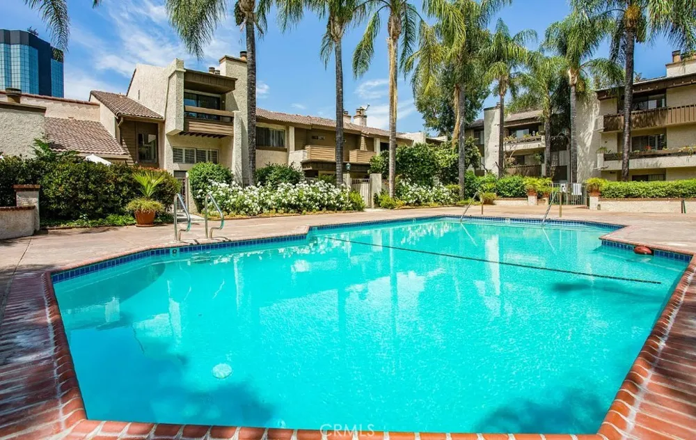 5800 Owensmouth #7 Los Angeles, CA 91367