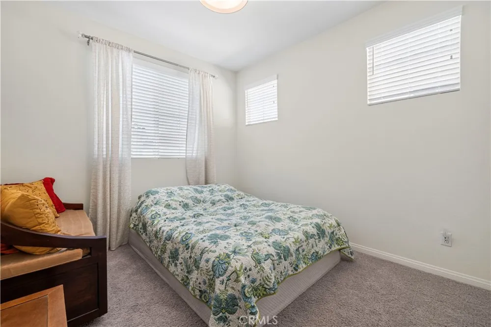 14609 W Del Playa Panorama City, CA 91402