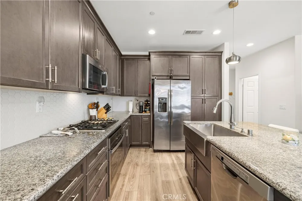 14609 W Del Playa Panorama City, CA 91402