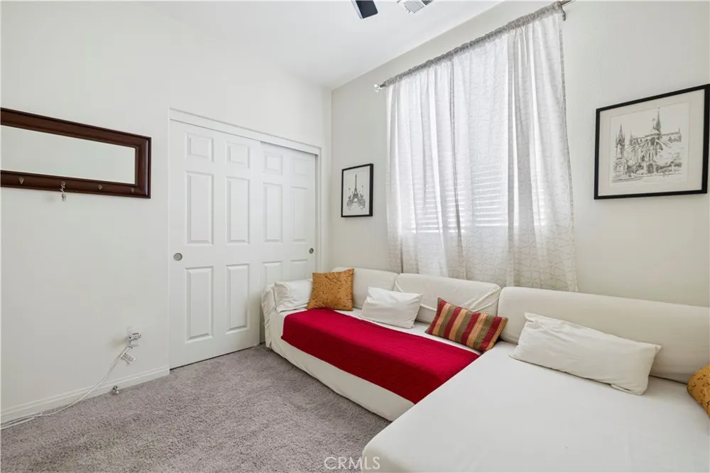14609 W Del Playa Panorama City, CA 91402