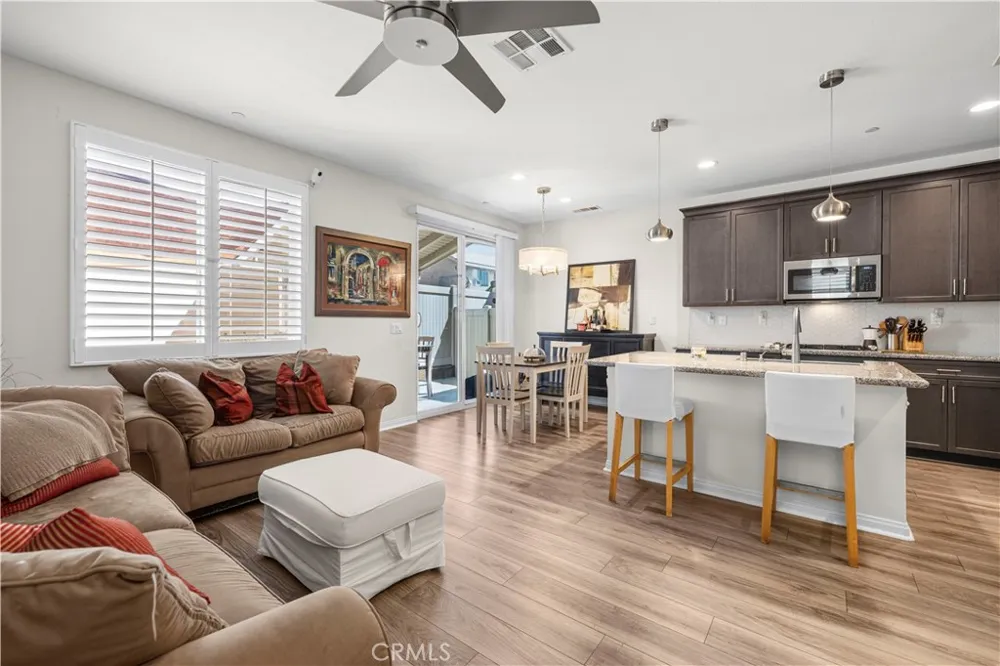 14609 W Del Playa Panorama City, CA 91402