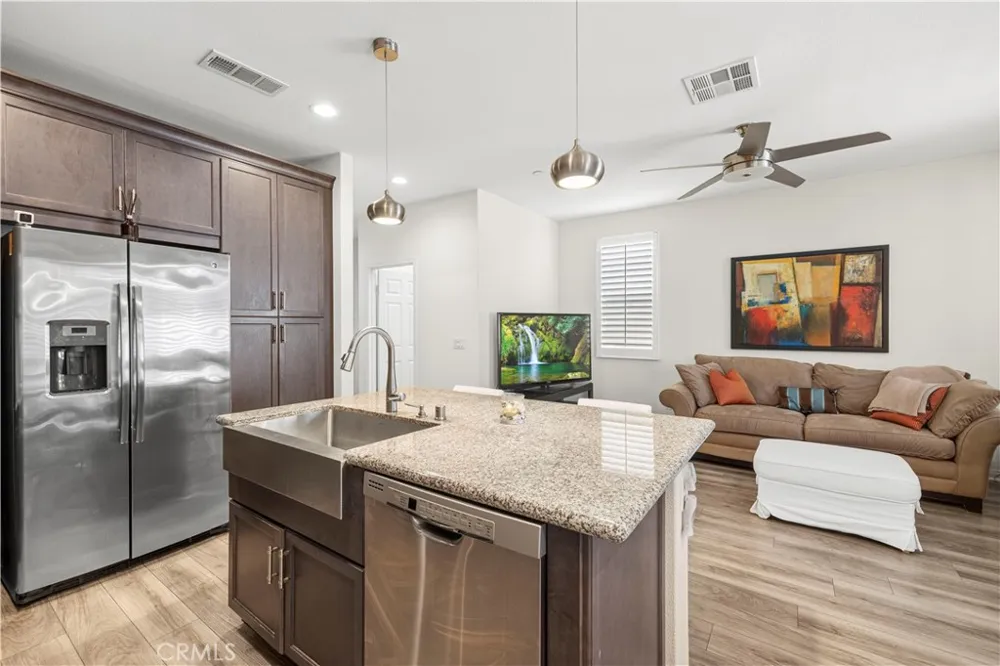 14609 W Del Playa Panorama City, CA 91402