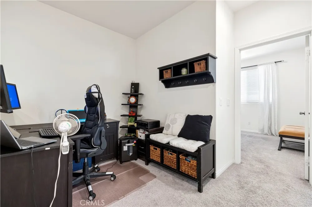 14609 W Del Playa Panorama City, CA 91402