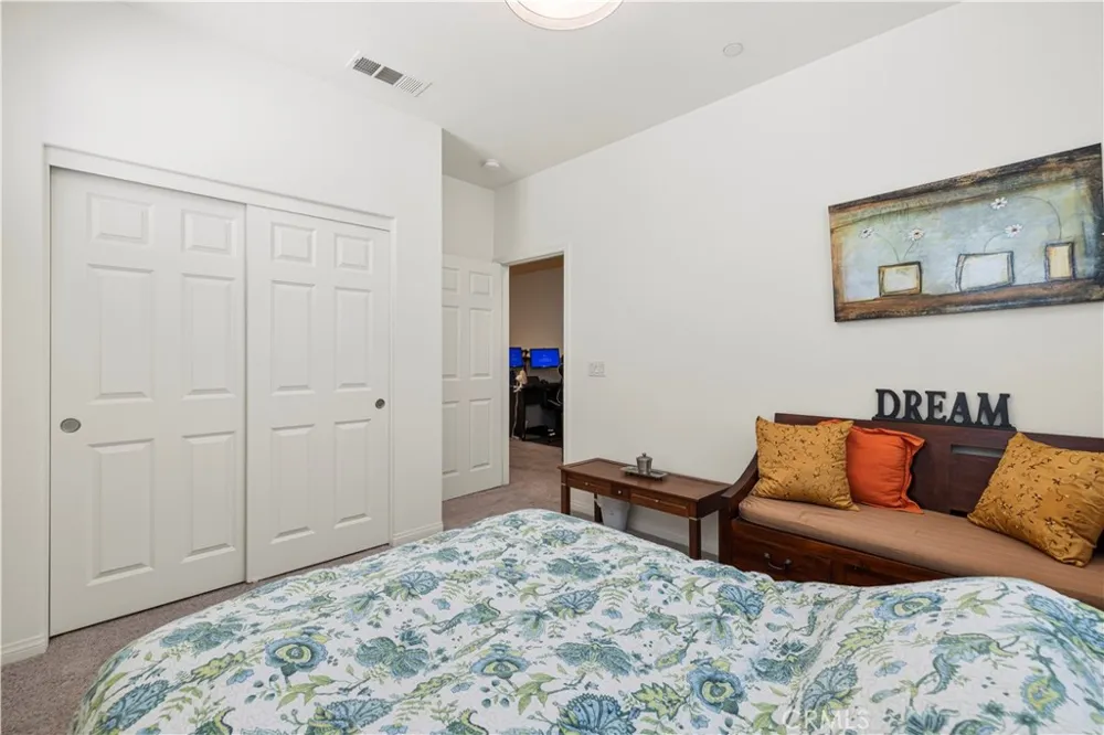 14609 W Del Playa Panorama City, CA 91402