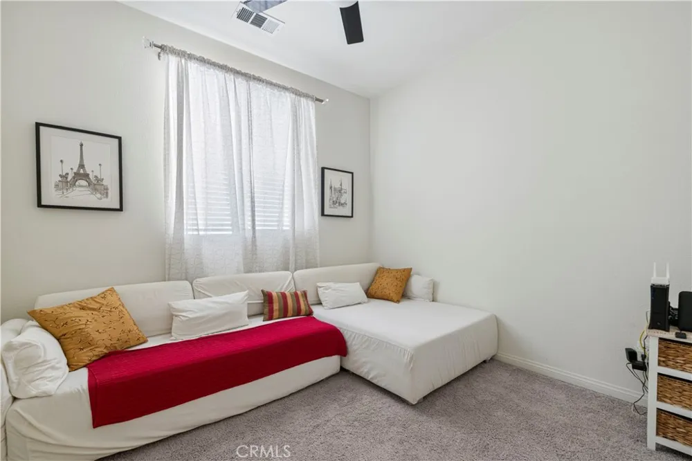 14609 W Del Playa Panorama City, CA 91402