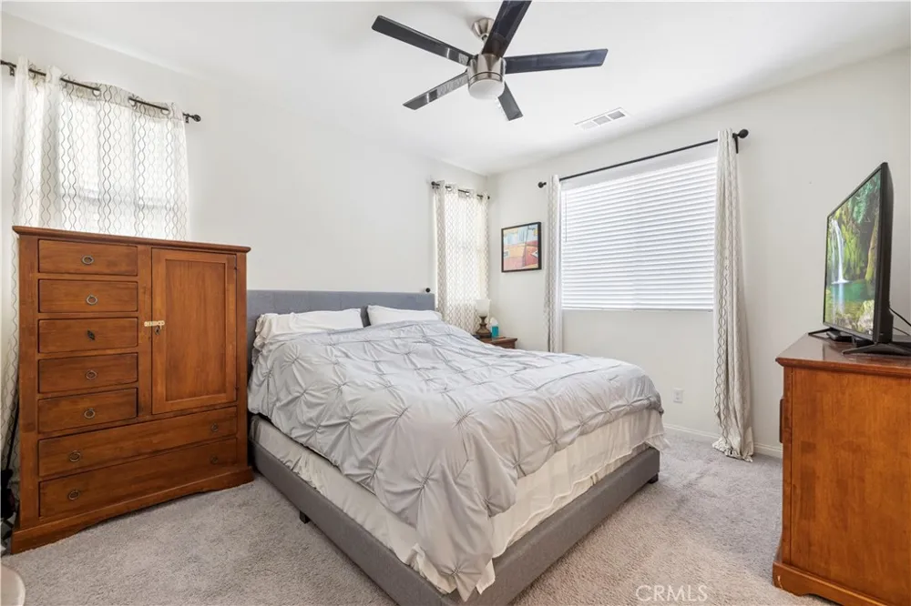 14609 W Del Playa Panorama City, CA 91402