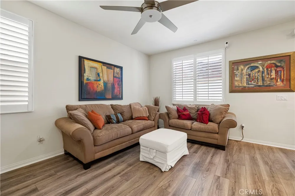 14609 W Del Playa Panorama City, CA 91402