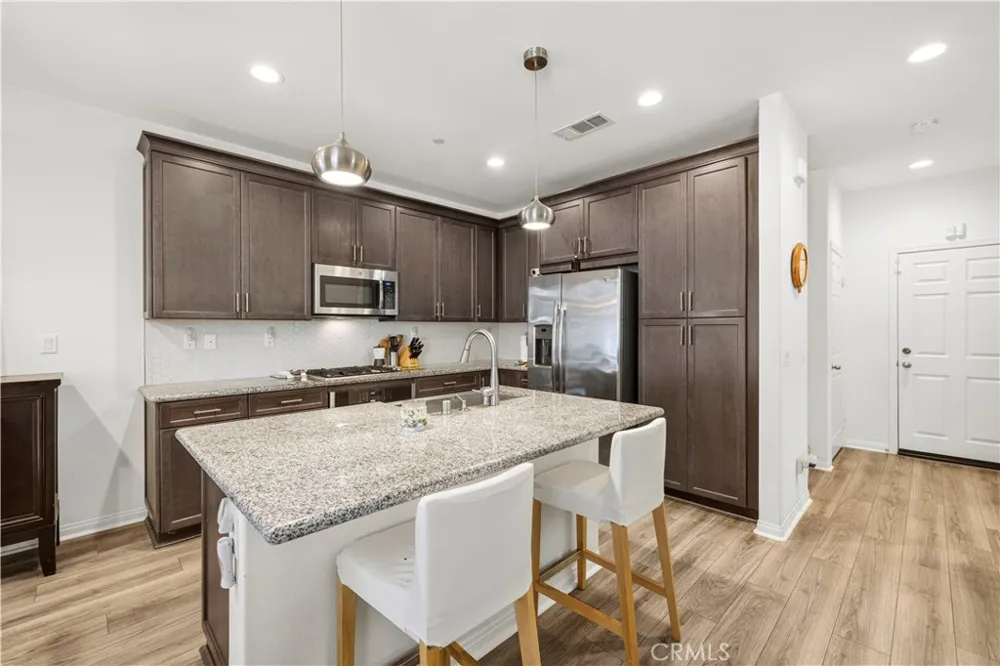 14609 W Del Playa Panorama City, CA 91402