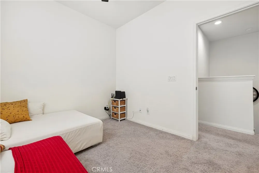 14609 W Del Playa Panorama City, CA 91402