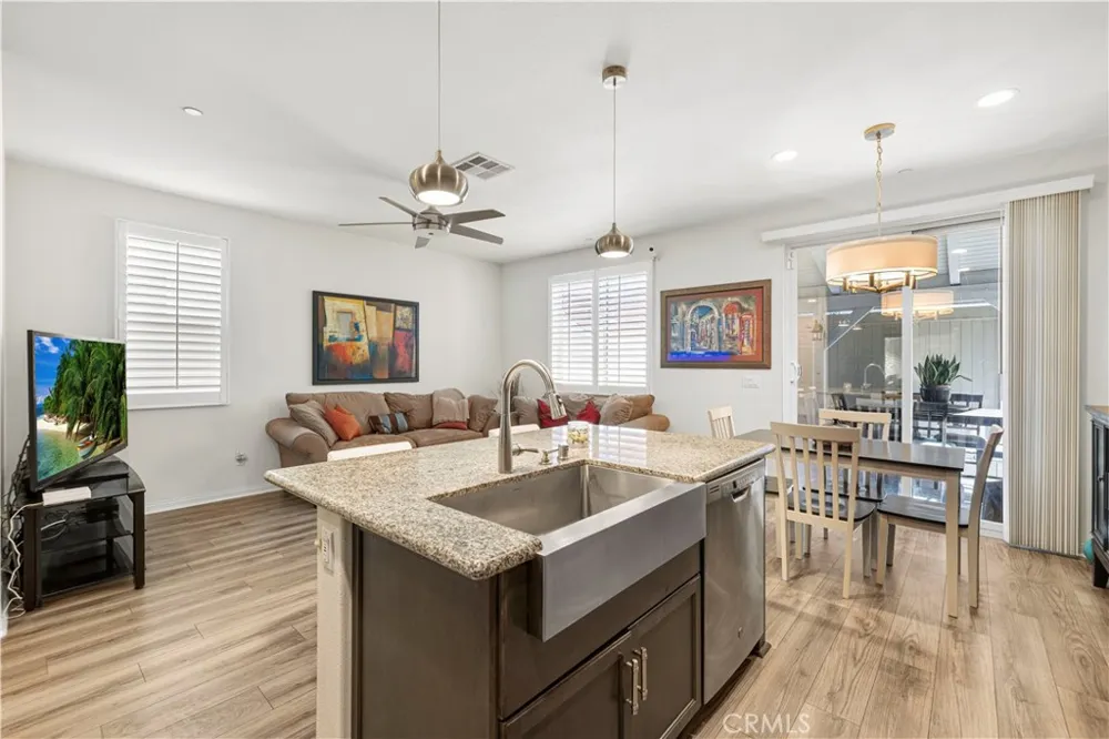 14609 W Del Playa Panorama City, CA 91402
