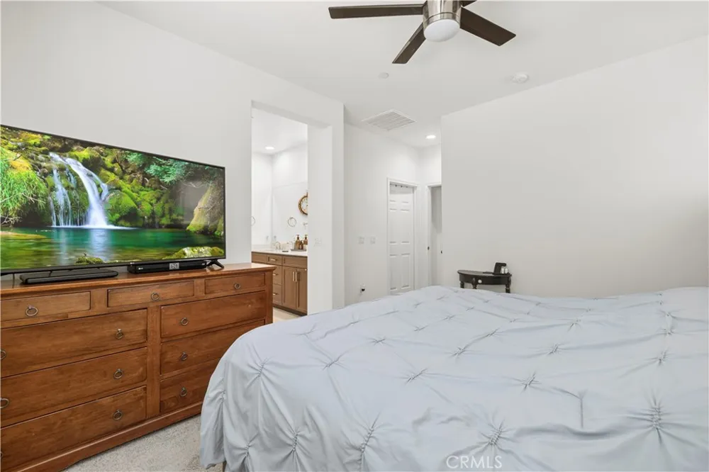 14609 W Del Playa Panorama City, CA 91402