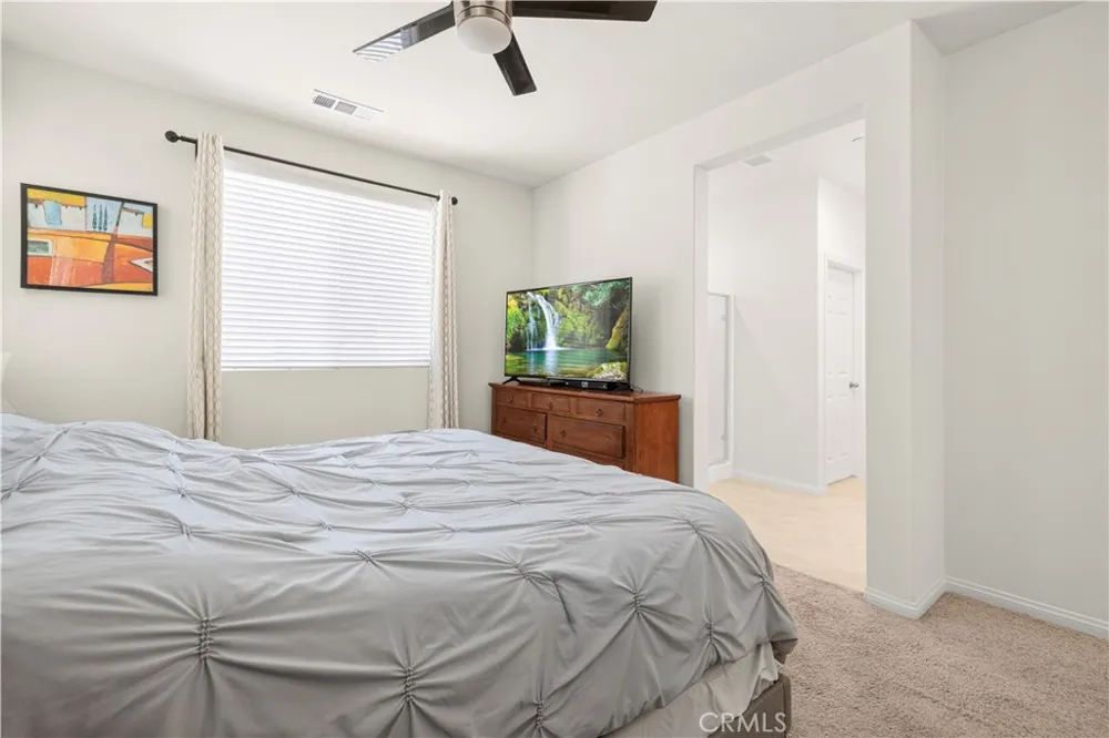 14609 W Del Playa Panorama City, CA 91402