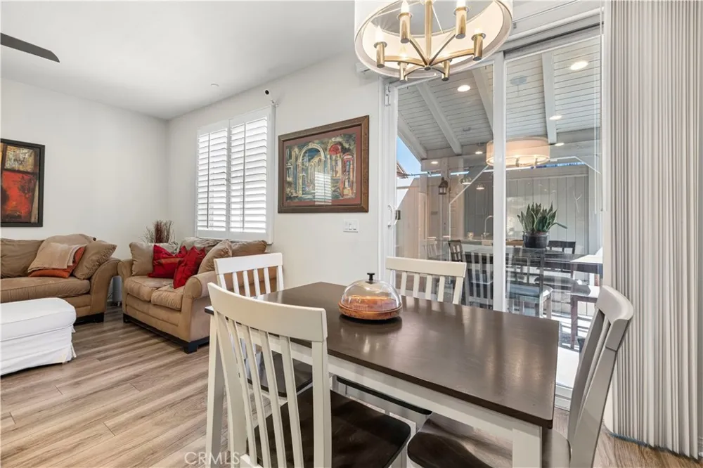 14609 W Del Playa Panorama City, CA 91402