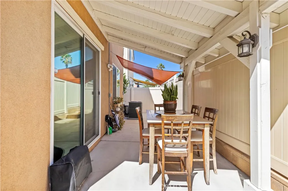 14609 W Del Playa Panorama City, CA 91402