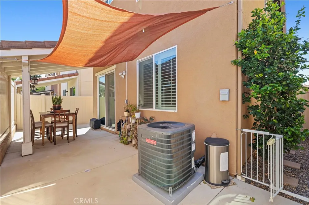14609 W Del Playa Panorama City, CA 91402
