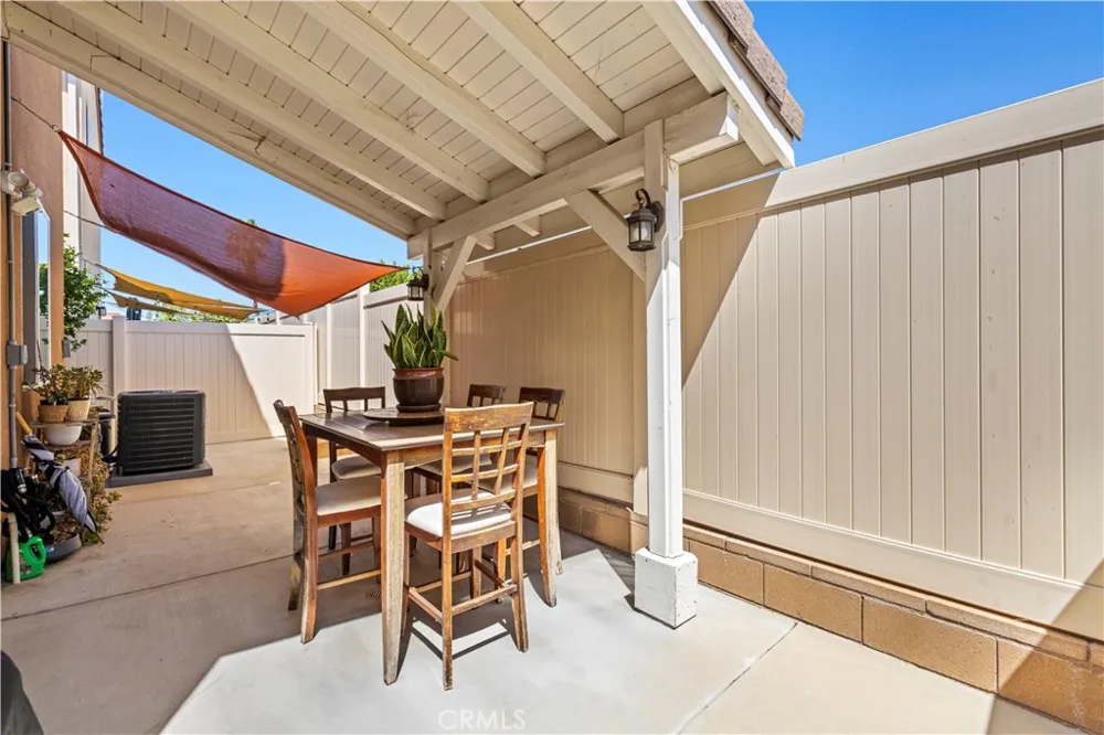 14609 W Del Playa Panorama City, CA 91402