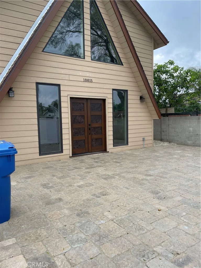 18815 Hart Street Reseda, CA 91335