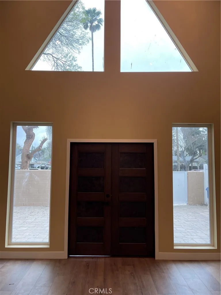 18815 Hart Street Reseda, CA 91335