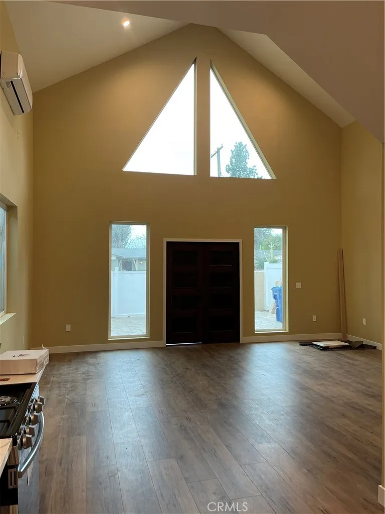 18815 Hart Street Reseda, CA 91335