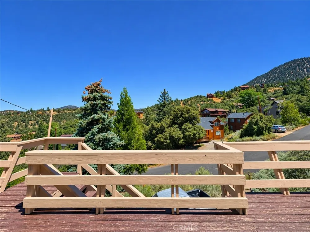 1913 Pioneer Way Pine Mountain Club, CA 93222