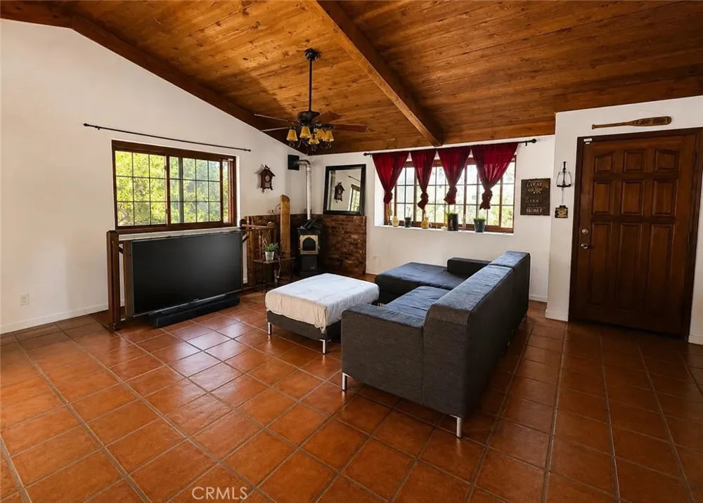 1913 Pioneer Way Pine Mountain Club, CA 93222