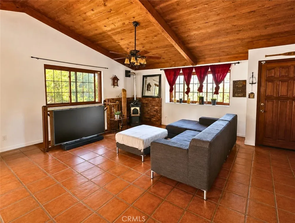 1913 Pioneer Way Pine Mountain Club, CA 93222