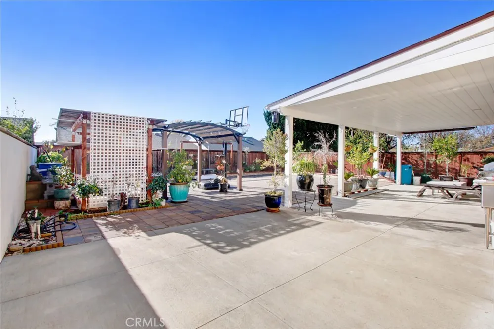 20724 Napa Winnetka, CA 91306