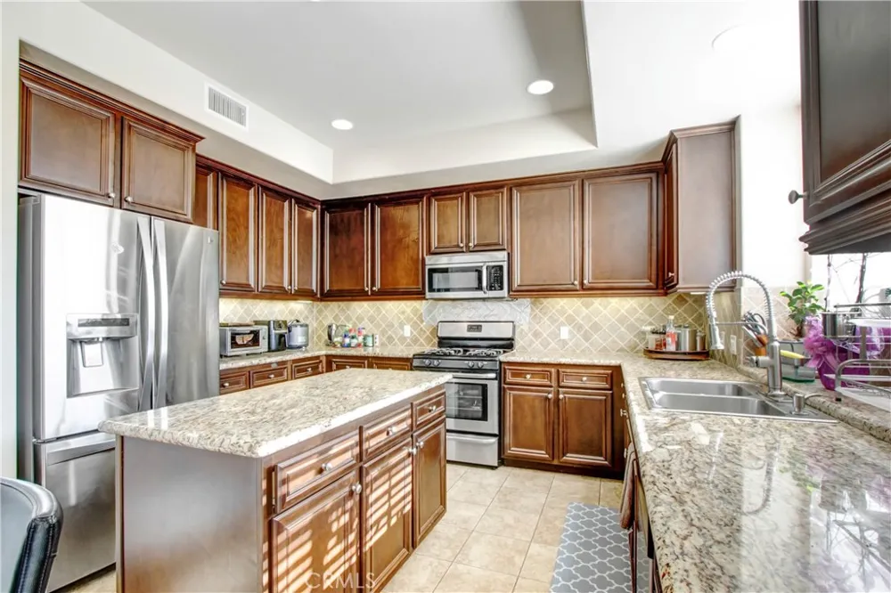 20724 Napa Winnetka, CA 91306