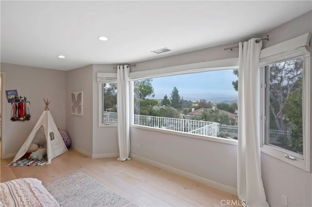 25418 Cumberland Calabasas, CA 91302