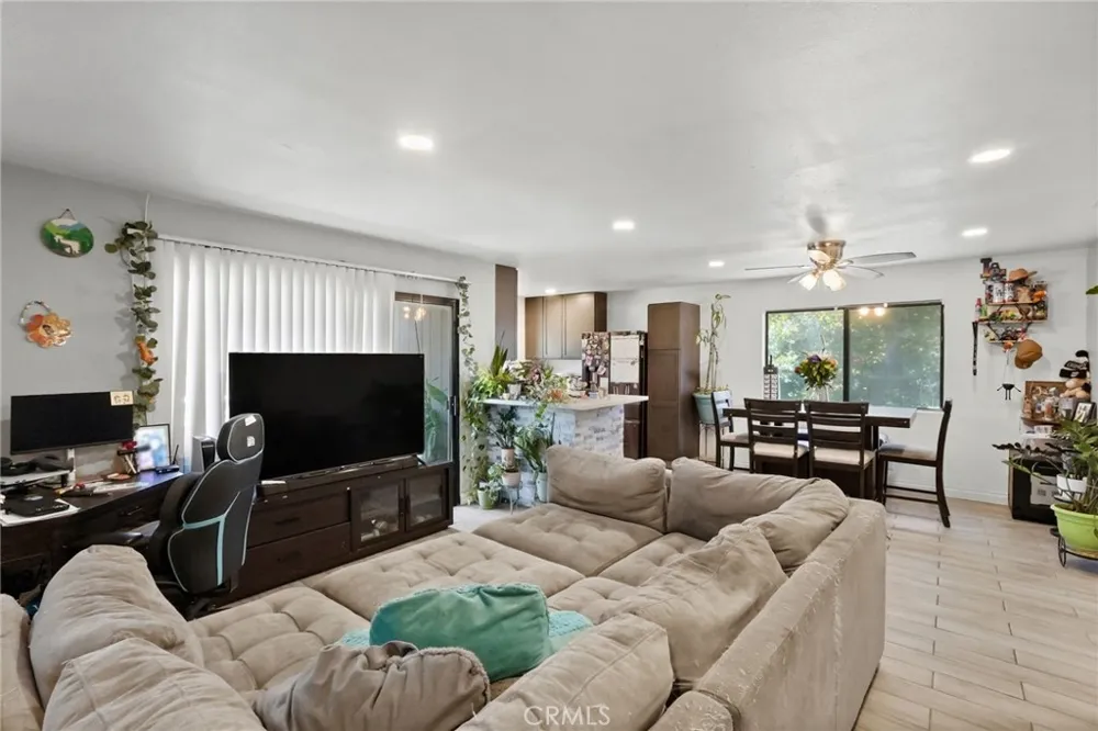 12454 Ralston #6 Sylmar, CA 91342