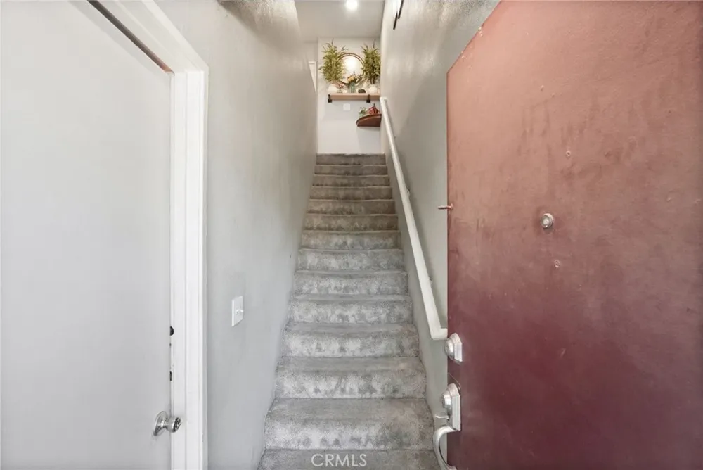 12454 Ralston #6 Sylmar, CA 91342