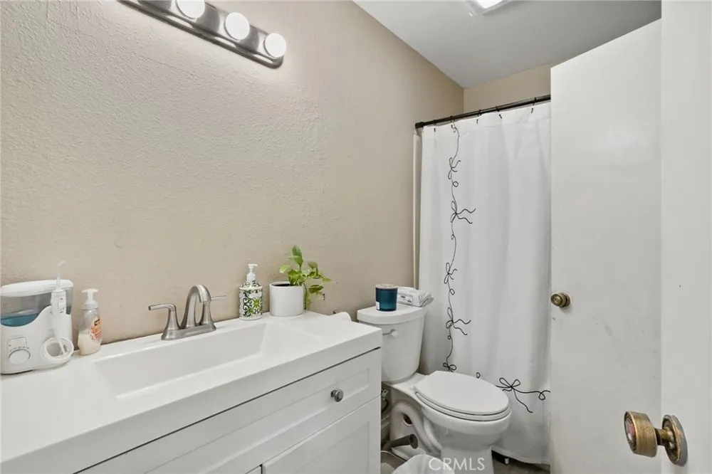 12454 Ralston #6 Sylmar, CA 91342