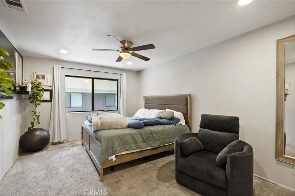 12454 Ralston #6 Sylmar, CA 91342