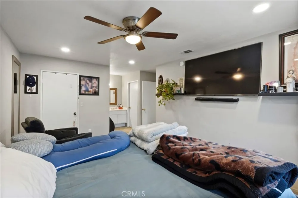 12454 Ralston #6 Sylmar, CA 91342