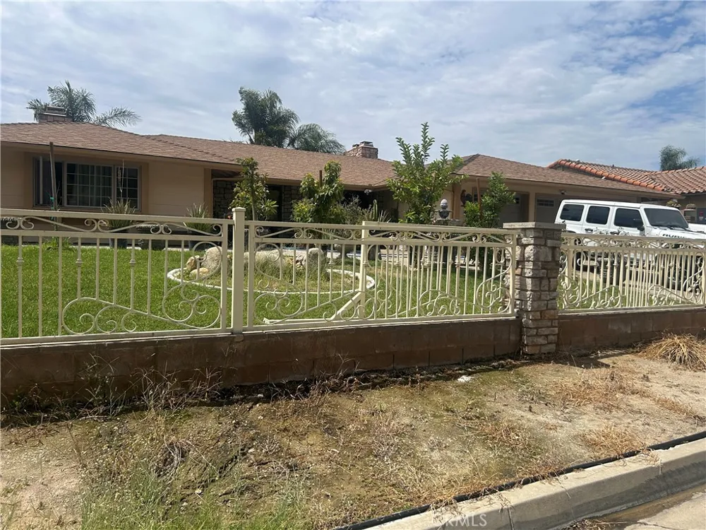 2421 Willow San Bernardino, CA 92404