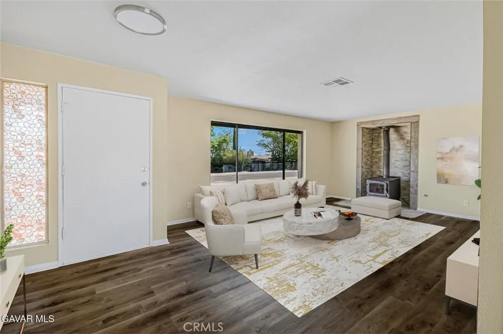 13116 E East Avenue W10 Pearblossom, CA 93553