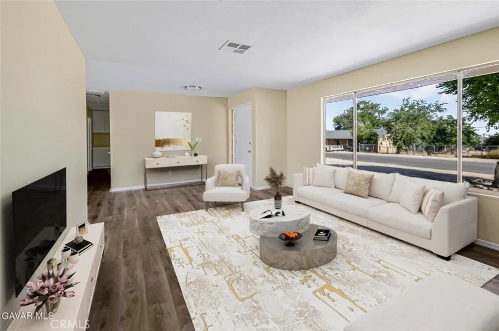 13116 E East Avenue W10 Pearblossom, CA 93553
