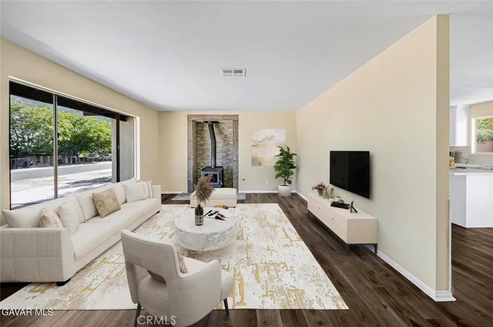 13116 E East Avenue W10 Pearblossom, CA 93553