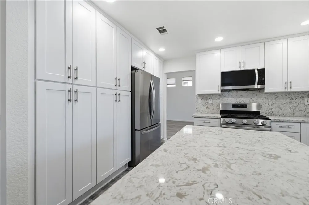 3022 Caruso Lane Lancaster, CA 93536