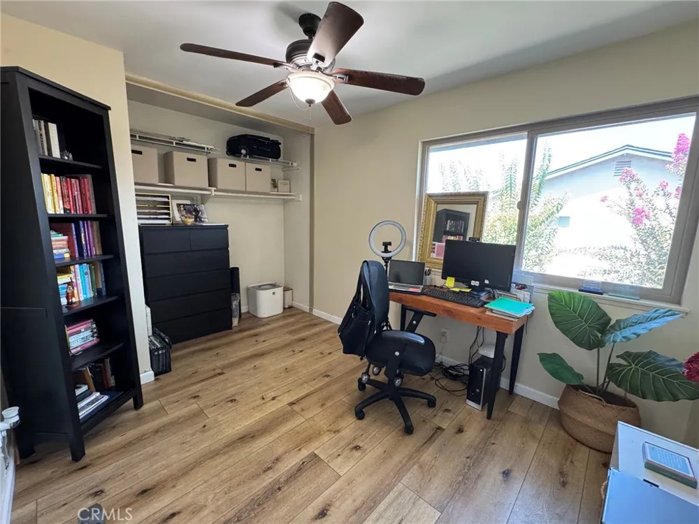 1673 E Avenida De Las Flores Thousand Oaks, CA 91362