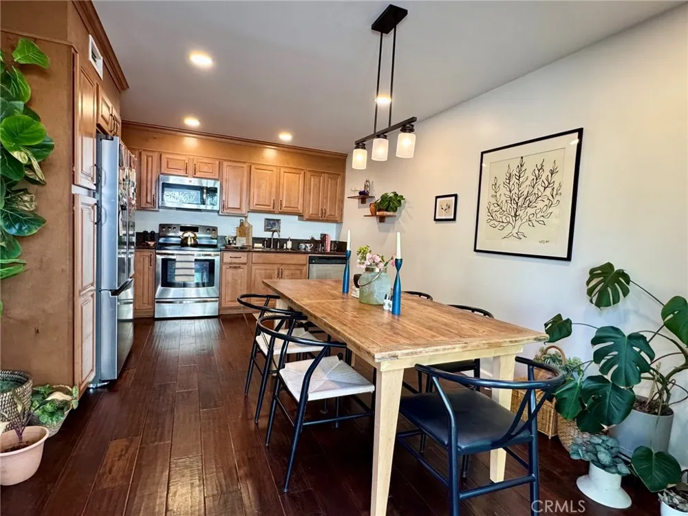 1673 E Avenida De Las Flores Thousand Oaks, CA 91362