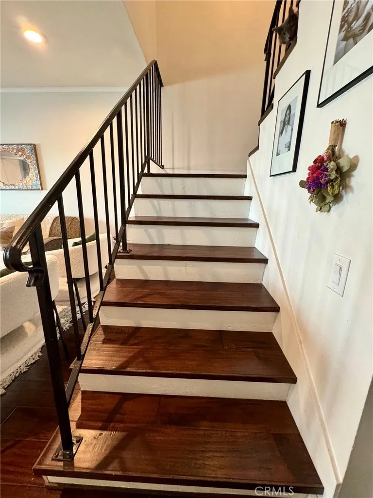 1673 E Avenida De Las Flores Thousand Oaks, CA 91362