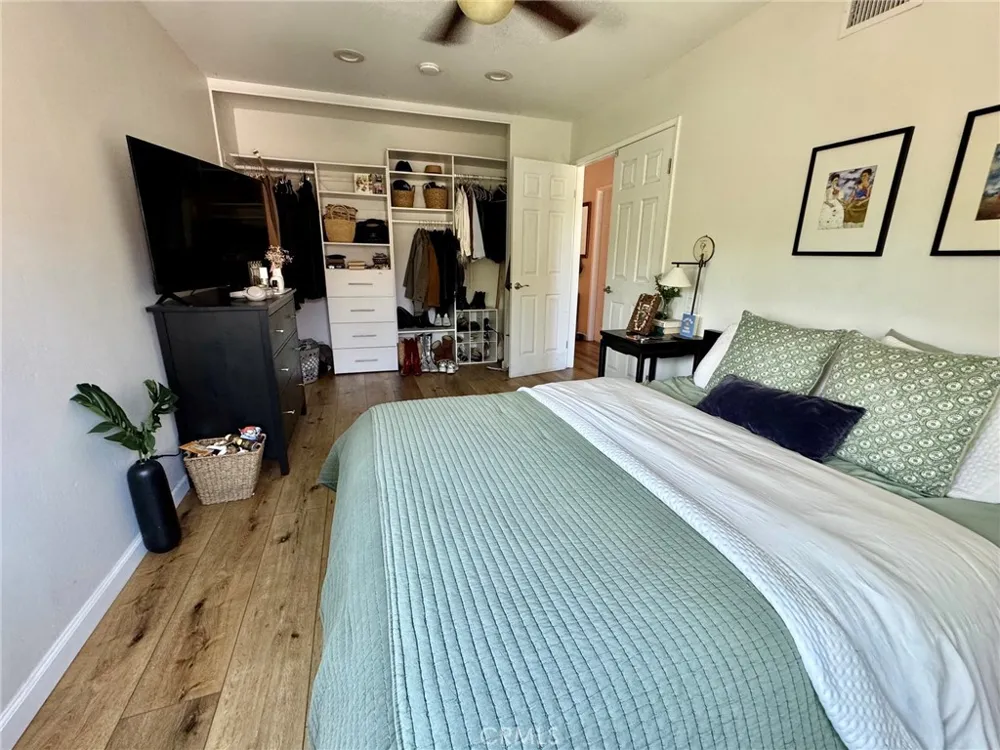 1673 E Avenida De Las Flores Thousand Oaks, CA 91362