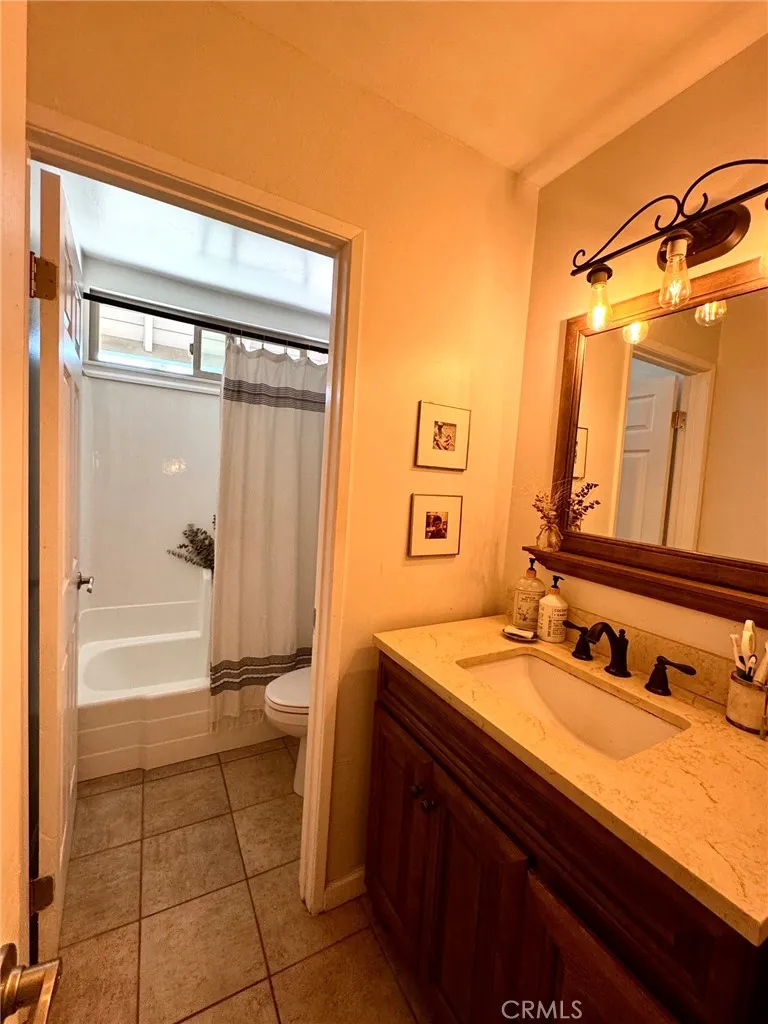 1673 E Avenida De Las Flores Thousand Oaks, CA 91362